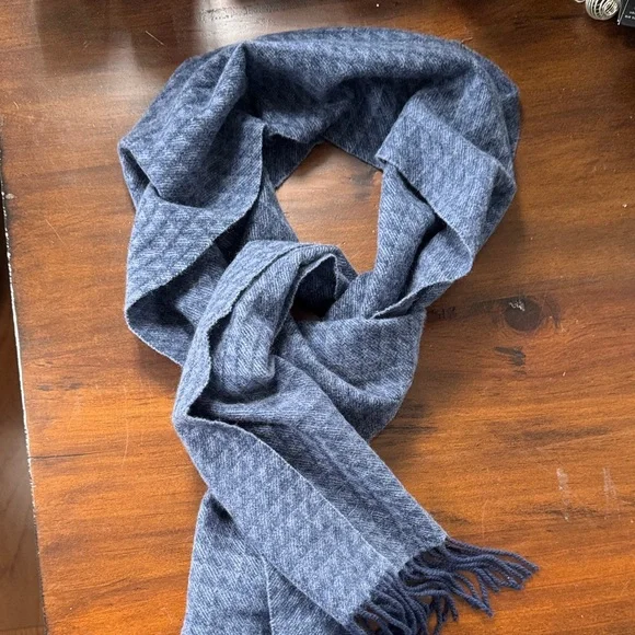 Classic Black and Gray Checkered Men's Scarf - Picture 4 of 4